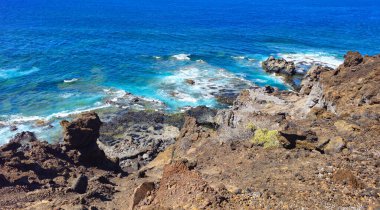 Doğal havuzlar Charco de Los Sargos ve Atlantik Okyanusu, El Hierro Adası, Kanarya Adaları, İspanya, Avrupa.
