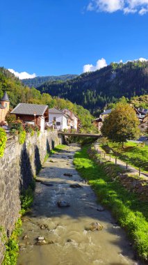 Beaufort köyündeki River Doron, Auvergne Rhone Alpes, Savoie, Fransa, Avrupa.