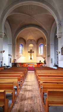 Notre Dame l 'Assomption Kilisesi iç mimarisi saflık, kilise ve sunak, Bonneval-sur-Arc, Fransız Alpleri, Savoie, Fransa, Avrupa.