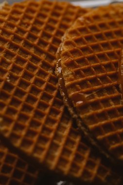 bir arka plan siyah yakın çekim karamel ile gözleme