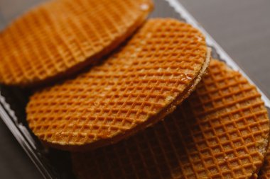 Siyah arka plan üzerine saydam bir substrat karamel ile gofret tanımlama