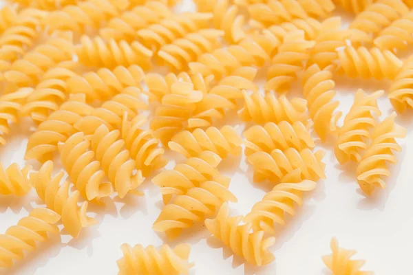 Pastas italianas secas sobre fondo blanco — Foto de Stock