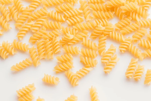 Pastas italianas secas sobre fondo blanco — Foto de Stock