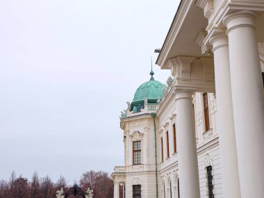 Yukarı Belvedere Sarayı ve bahçesi güzel bir kış Noel günü, Viyana, Avusturya
