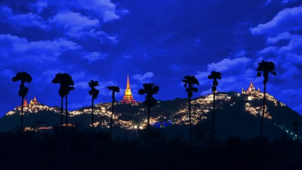 Bela luz noturna com Phra Nakhon Khiri — Vídeo de Stock