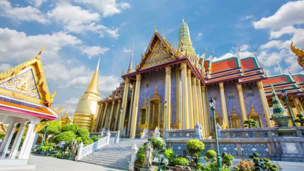 Wat Phra Si Rattana Satsadaram ή wat phra kaew όμορφη αρχιτεκτονική — Αρχείο Βίντεο