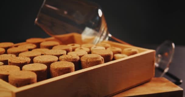 Wine corks and glass on an old vintage wooden board. — Stock Video