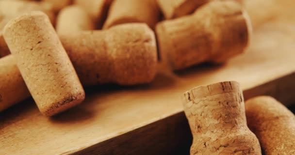 Wine corks on an old vintage wooden board. — Stock Video