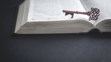 İncil 'li eski anahtar. Bilgelik ve bilgi kavramı