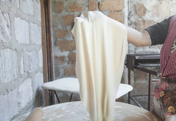 Mujer Preparando Pan Armenio Lavash —  Fotos de Stock