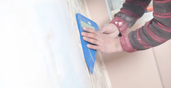 Repair Apartment Worker Glues Wallpaper Wall — Stock Photo, Image