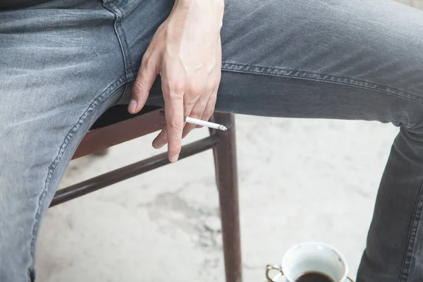 Uomo Che Fuma Sigarette Concetto Fumo — Foto Stock