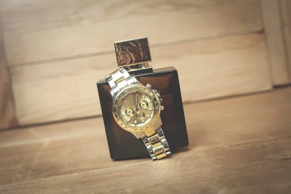 Wristwatch Perfume Wooden Background — Stock Photo, Image