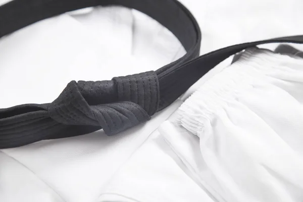 Ropa Artes Marciales Uniforme Karate Con Cinturón Negro — Foto de Stock