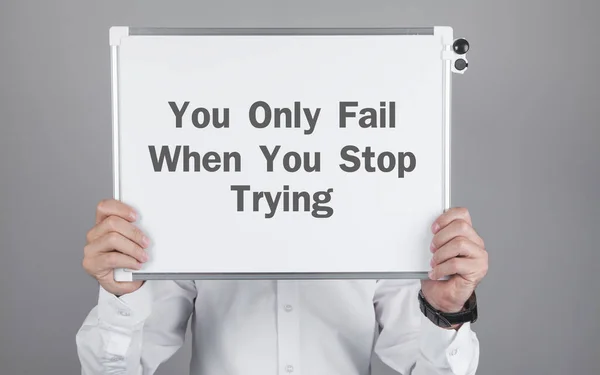 Empresário Mostrando Que Você Falha Quando Você Parar Tentar — Fotografia de Stock