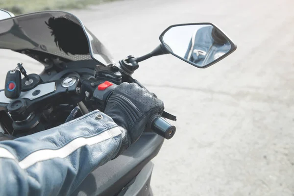 Motorcycle Driver Riding Alone Asphalt Motorway — Stock Photo, Image