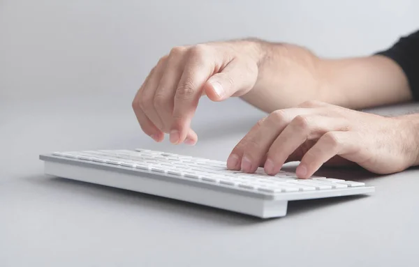 Man Typing Computer Keyboard — Stock Photo, Image