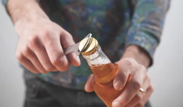 Man Opening Bottle Beer — Stock Photo, Image