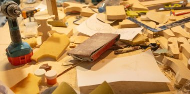 Ahşap atölyesi. Oyma için çalışma yeri