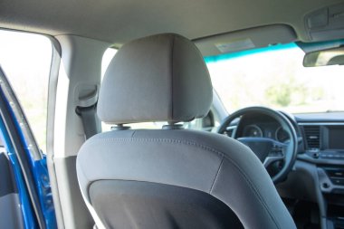 Modern bir araç başlığının içi.