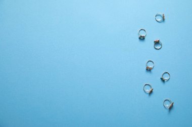 Küçük bebek için mücevher yüzükleri.. 