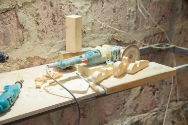 Ahşap atölyesi. Oyma için çalışma yeri