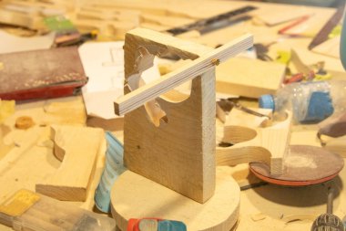 Ahşap atölyesi. Oyma için çalışma yeri