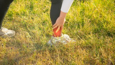 Doğasında acı hisseden bir kız.