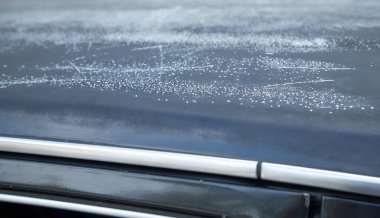 Boyanmış eski bir araba. Görüntüyü kapat