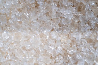 Ekstrem makro granüle beyaz şeker kristalleri. Gıda endüstrisi ve yemek pişirme kavramları için ayrıntılı kristal yapı arka planı.