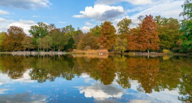 Sonbahar Gölü Parkı