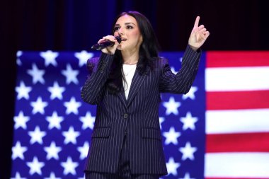 Allie Stuckey ve Louisiana Valisi Jeff Landry, 