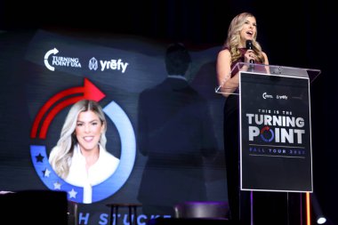 Allie Stuckey ve Louisiana Valisi Jeff Landry, 