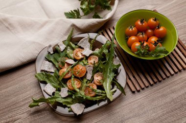 taze yeşil sebze kiraz domates salatası