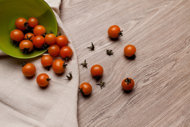 taze yeşil sebze kiraz domates salatası