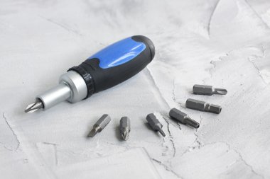 Aracı tornavida ile farklı püskürtme uçlarını ayarla