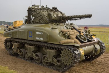 Ginkelse Heide, Hollanda, 20 Eylül 2014 Pazar Bahçesi Anıtı. M4 Sherman tankı