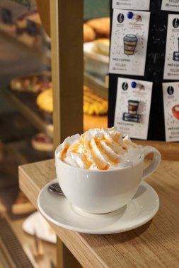 Kremalı ve portakal aromalı mocha. Kış içkisi..