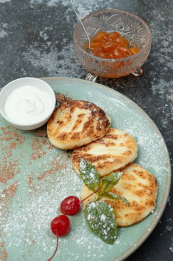 Reçelli peynirli kek. Reçelli krep..