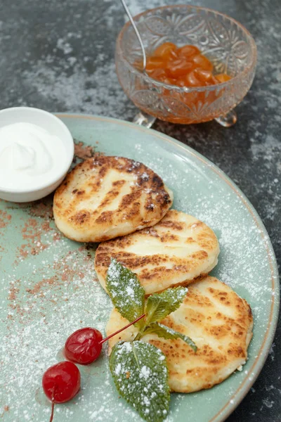 Reçelli peynirli kek. Reçelli krep..