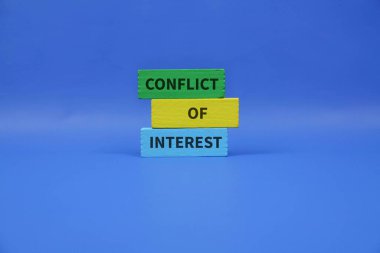 Koyu mavi arka planda 