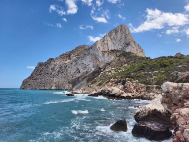 Deniz kıyısının güzel manzarası