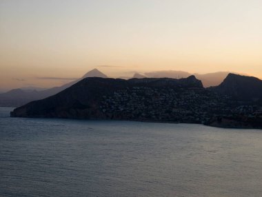 Dağlarda güzel bir gün batımı