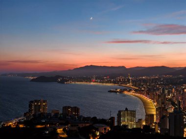 Şehrin güzel gece manzarası