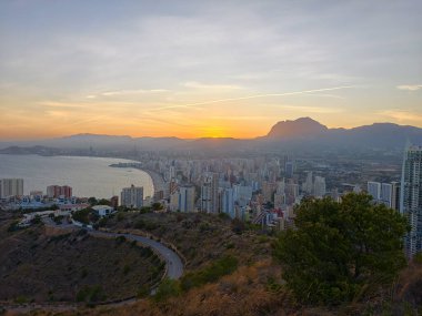 büyük bina ve gökdelen