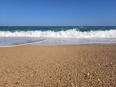 Akdeniz kıyılarında dalgalar