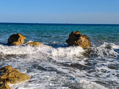 Deniz kıyısının güzel manzarası