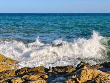 Sahilde güzel dalgalar