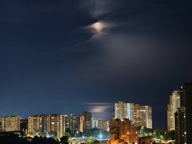 Şehrin güzel gece manzarası