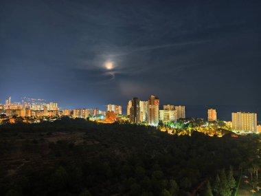 Barselona şehrinin gece manzarası, İspanya